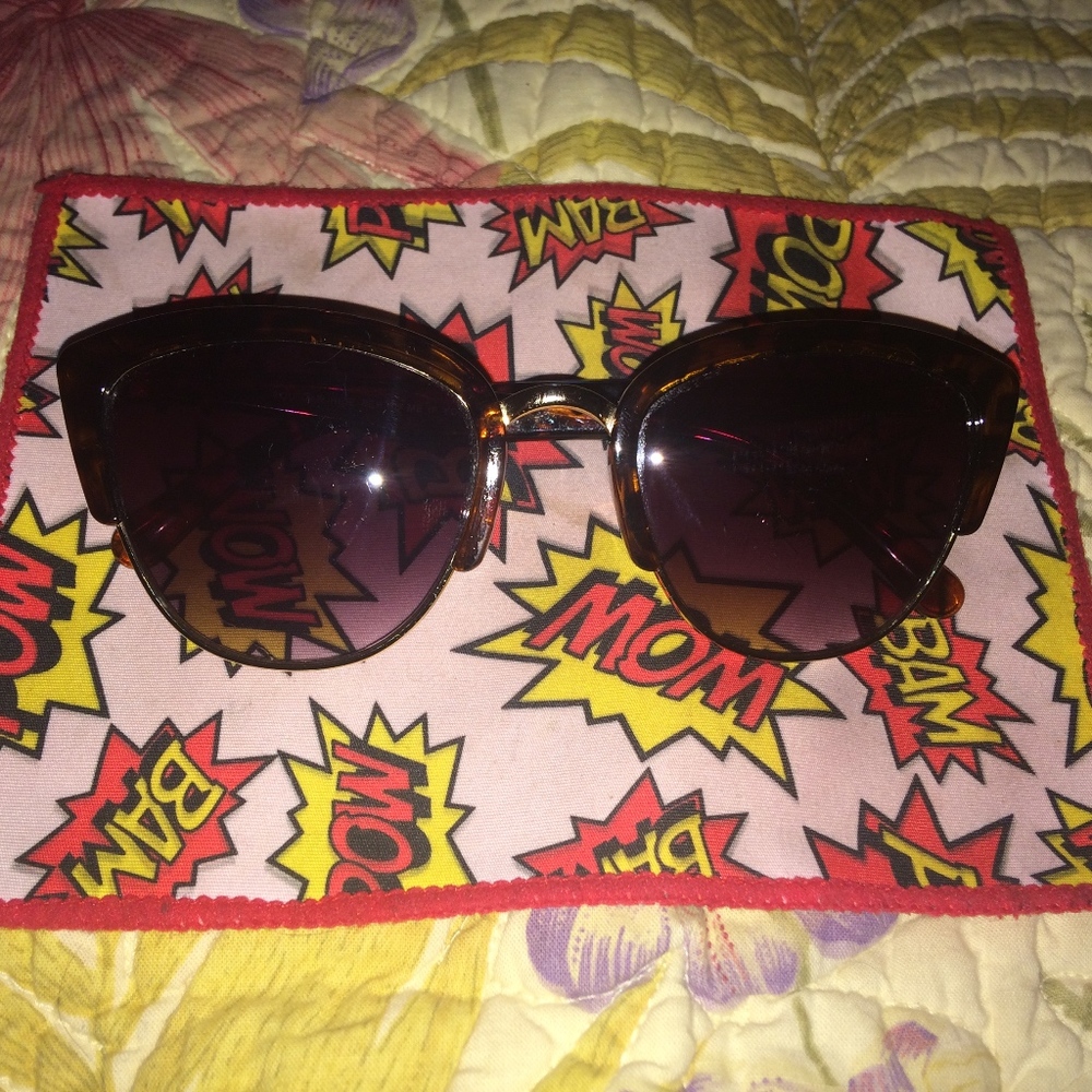 Cat eye sunglasses